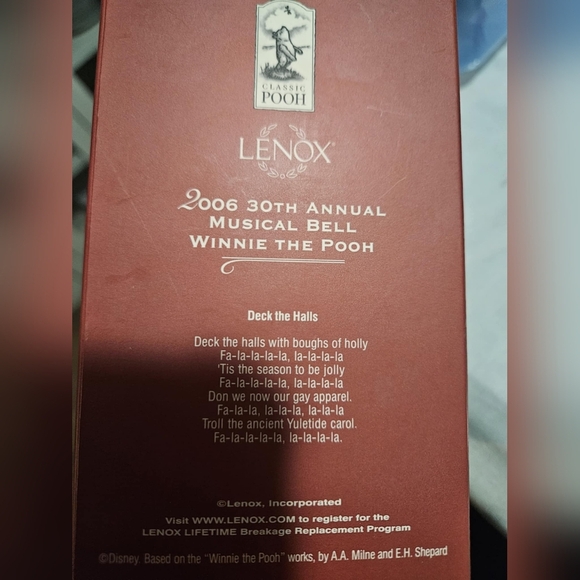 Lenox Annual Musical Bell Ornament 2006 "Winnie the Pooh" - Picture 4 of 4